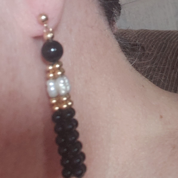 Vintage 14kt Yellow Gold, Pearl, and Onyx 2.25" Dangle Earrings. FF168 - Picture 4 of 4